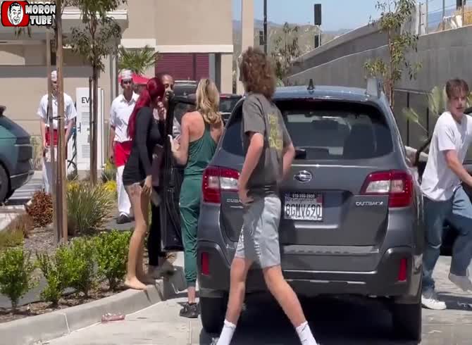 Video :During a road rage at the drive-in, two drivers hurl money at one another